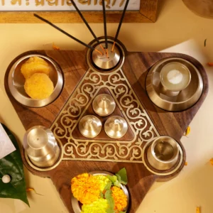 Vandana Shatkona Pooja Thaali